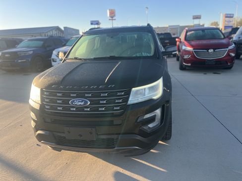 Used 2017 Ford Explorer XLT w/ Equipment Group 202A image 11