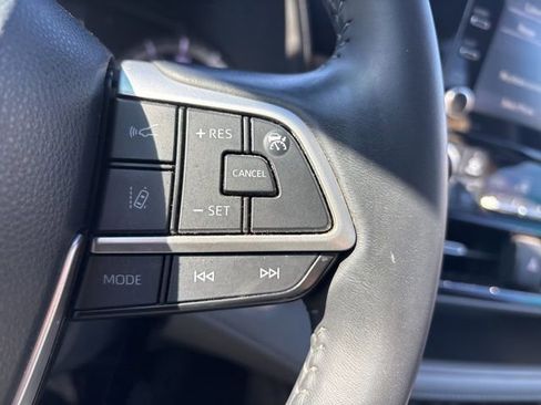 Used 2022 Toyota Highlander LE image 16