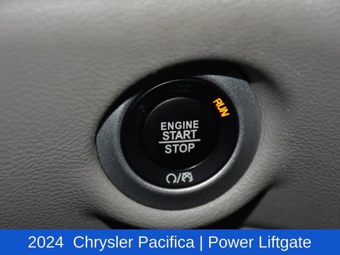 Used 2024 Chrysler Pacifica Touring-L image 12