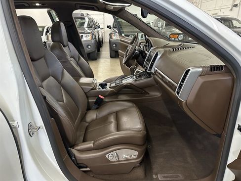 Used 2015 Porsche Cayenne Turbo w/ Premium Plus Package AWD/4WD image 13