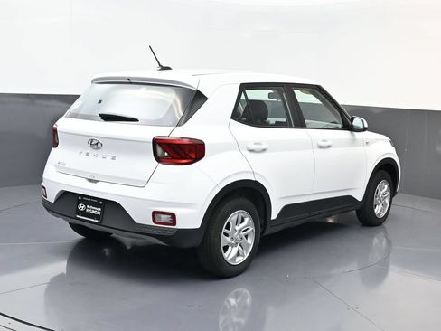 Certified 2026 Hyundai Venue SE FWD image 4