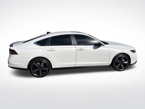 Used 2025 Honda Accord Sport image 4