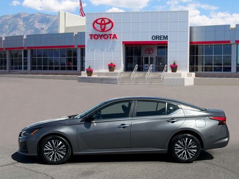 Used 2024 Nissan Altima 2.5 SV AWD/4WD image 6
