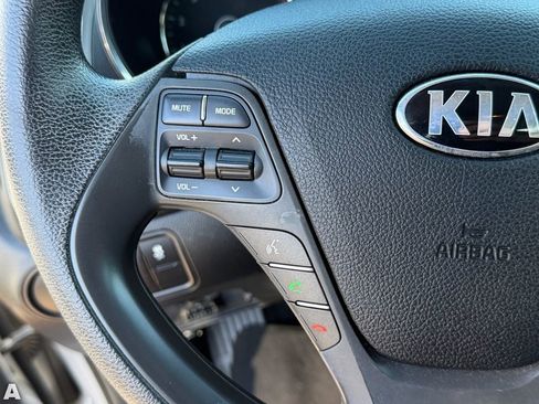 Used 2018 Kia Forte LX image 11