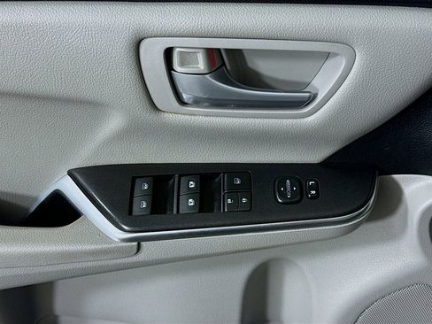 Used 2016 Toyota Camry LE FWD image 21