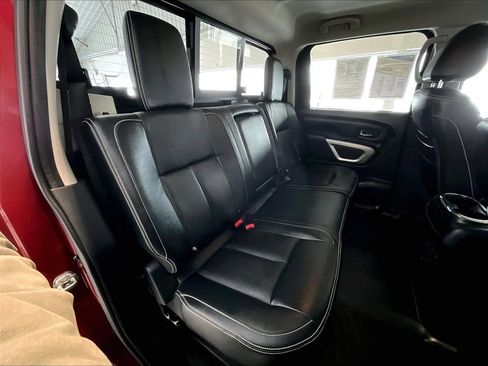Used 2018 Nissan Titan PRO-4X w/ Pro-4x Convenience Package AWD/4WD image 16