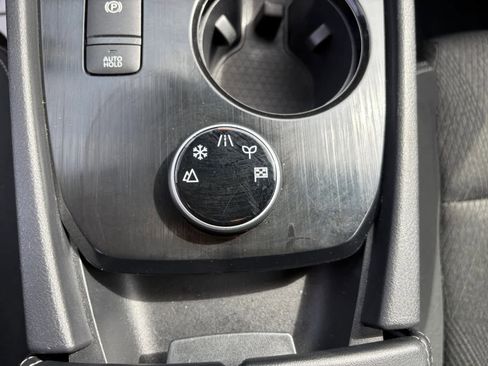 Used 2025 Nissan Rogue SV image 26