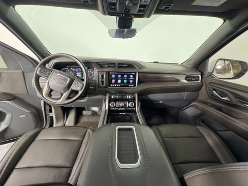 Used 2021 GMC Yukon XL Denali w/ Denali Premium Package AWD/4WD image 4