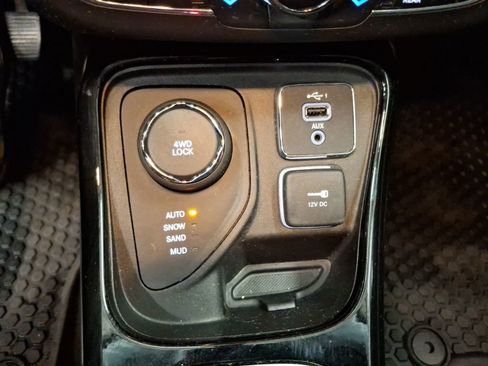 Used 2020 Jeep Compass Latitude image 28