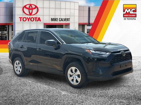 Used 2025 Toyota RAV4 LE FWD image 7