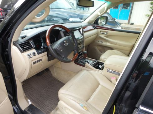 Used 2011 Lexus LX 570 4WD image 5