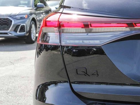 Used 2025 Audi Q4 e-tron Premium Plus w/ Premium Plus image 11