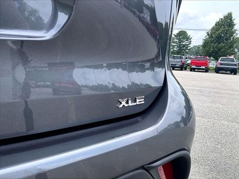 Used 2023 Toyota Highlander XLE AWD/4WD image 30