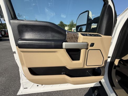 Used 2017 Ford F250 Lariat w/ Lariat Ultimate Package image 16