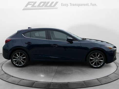 Used 2018 MAZDA MAZDA3 Grand Touring w/ Premium Equipment Package FWD image 10