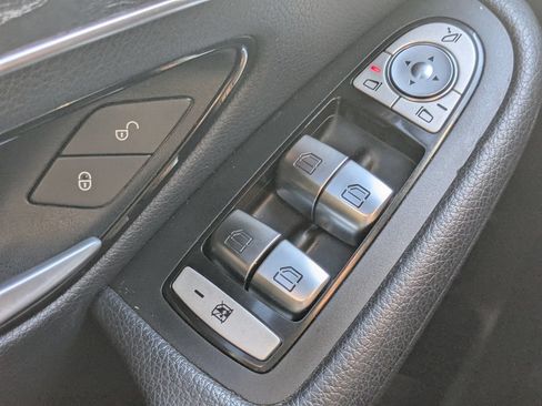 Certified 2018 Mercedes-Benz GLC 300 image 9