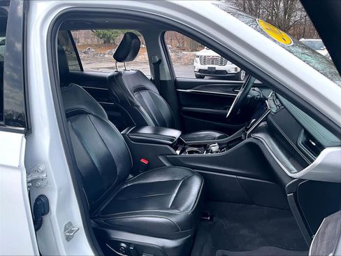 Used 2022 Jeep Grand Cherokee L Limited image 11