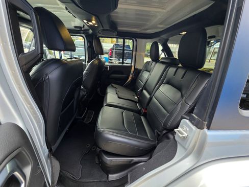 Used 2023 Jeep Wrangler Unlimited Sahara image 13