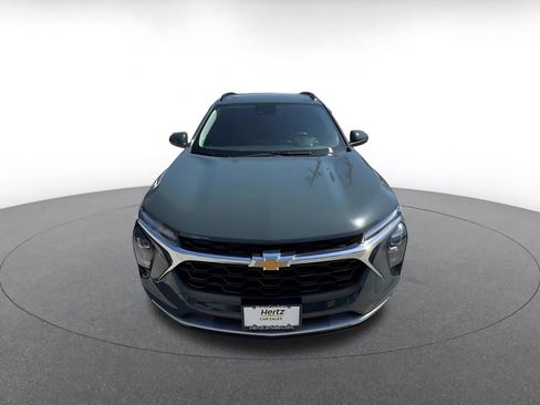 Used 2025 Chevrolet Trax LT FWD image 4