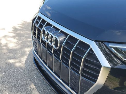 Certified 2025 Audi Q3 2.0T Premium Plus w/ Premium Plus Package AWD/4WD image 11