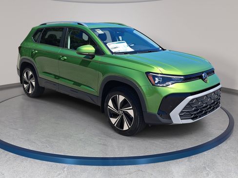 New 2026 Volkswagen Taos SE AWD/4WD image 3