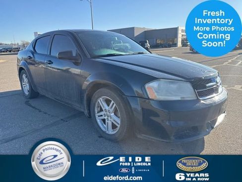 Used 2013 Dodge Avenger SE image 1