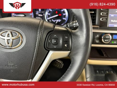 Used 2015 Toyota Highlander XLE AWD/4WD image 25