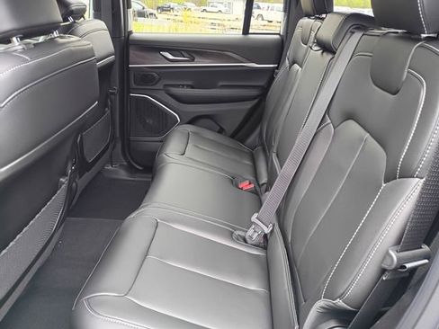 New 2026 Jeep Grand Cherokee Limited AWD/4WD image 18