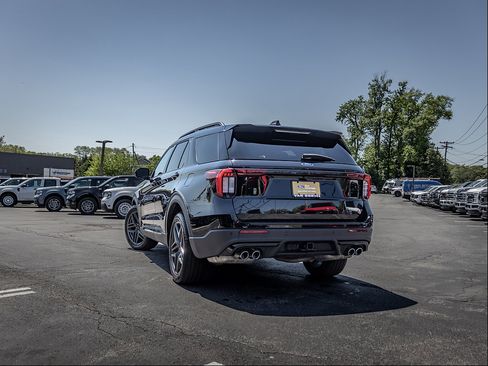 Certified 2025 Ford Explorer ST AWD/4WD image 4