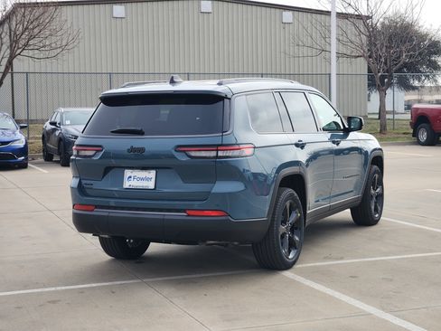 New 2026 Jeep Grand Cherokee L Limited w/ Limited Altitude Package AWD/4WD image 4