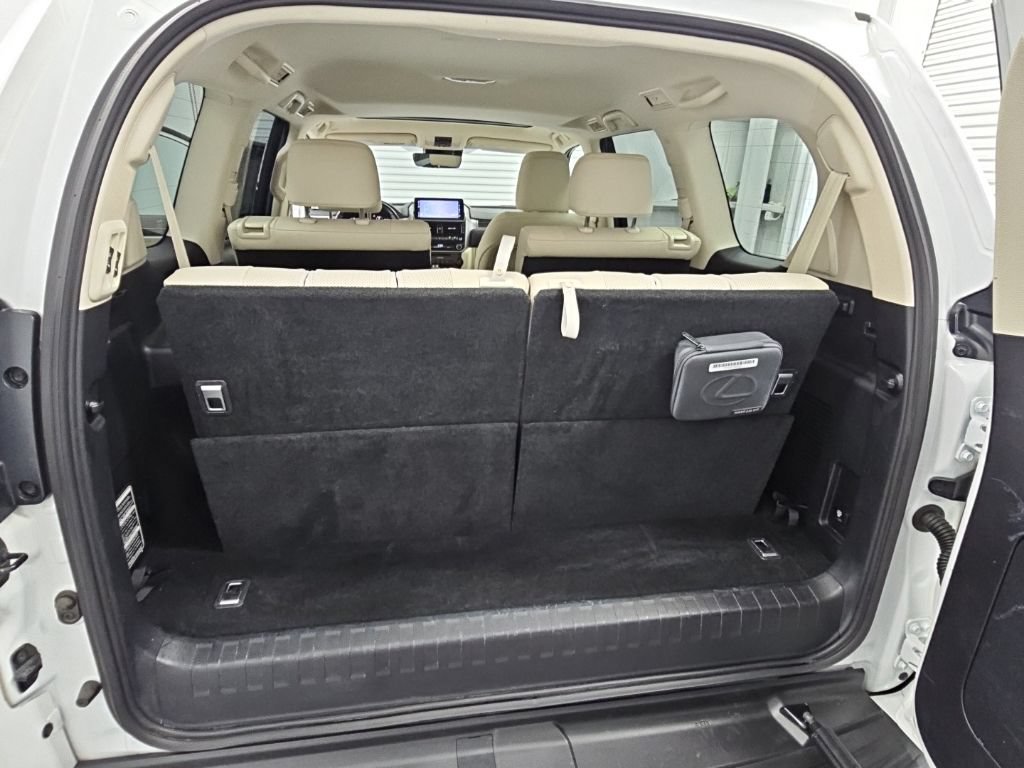 Used 2023 Lexus GX 460 Premium w/ Accessory Package AWD/4WD image 36