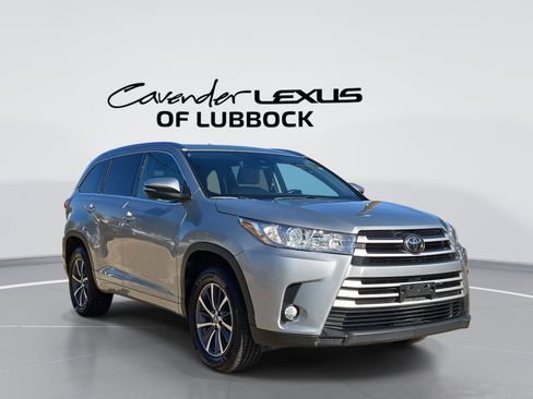 Used 2017 Toyota Highlander XLE FWD image 1