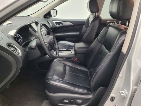 Used 2018 Nissan Pathfinder SL image 17