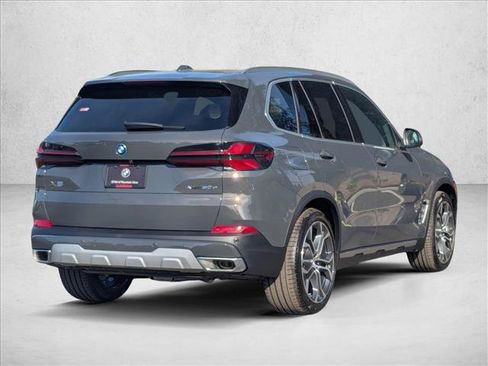 New 2026 BMW X5 xDrive50e image 2