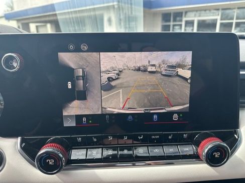 Used 2024 GMC Canyon AT4X image 12