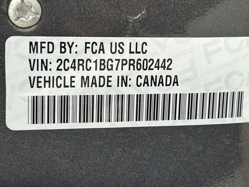 Used 2023 Chrysler Pacifica Touring-L FWD image 38