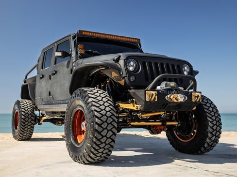 Used 2014 Jeep Wrangler Unlimited Rubicon w/ Connectivity Group AWD/4WD image 5