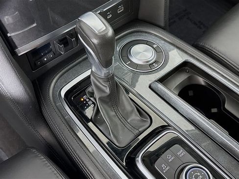 Used 2021 Nissan Armada SV image 18