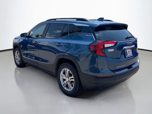 Used 2024 GMC Terrain SLE w/ Driver Convenience Package FWD image 5