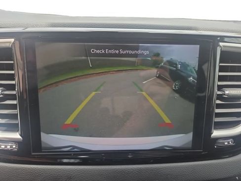 Used 2023 Chrysler Pacifica Touring-L FWD image 25