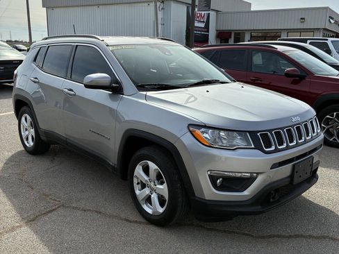 Used 2021 Jeep Compass Latitude w/ Driver Assistance Group FWD image 18