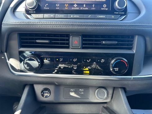 Used 2024 Nissan Rogue S AWD/4WD image 18