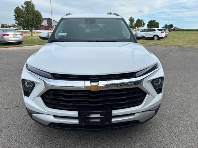 Used 2024 Chevrolet TrailBlazer LT w/ Driver Confidence Package FWD image 3