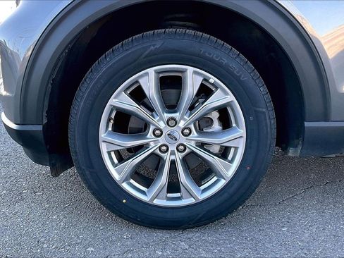 Used 2023 Ford Explorer Limited w/ Equipment Group 301A image 9