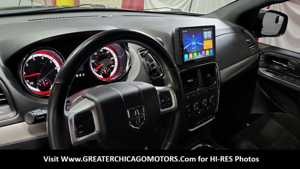 Used 2015 Dodge Grand Caravan SXT w/ Blacktop Package FWD image 26