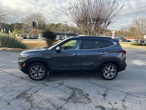 Used 2021 Kia Seltos SX w/ SX Sunroof Package image 9