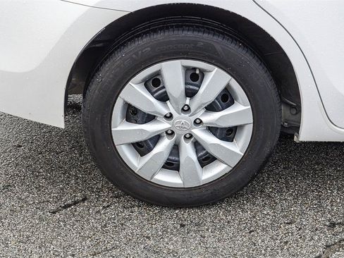 Used 2015 Toyota Corolla LE image 9