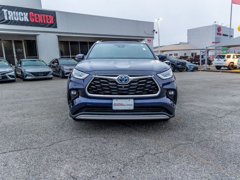 Used 2021 Toyota Highlander Platinum image 3