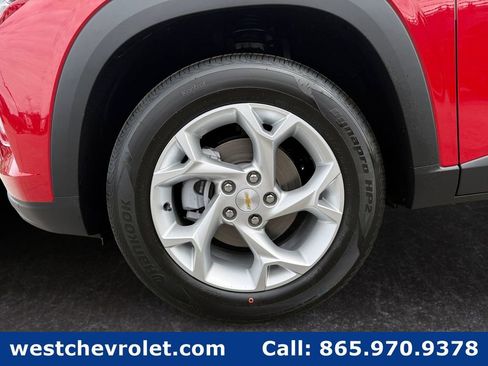 New 2026 Chevrolet Trax LS w/ LS Convenience Package FWD image 9