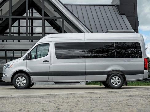 Used 2025 Mercedes-Benz Sprinter 2500 image 3